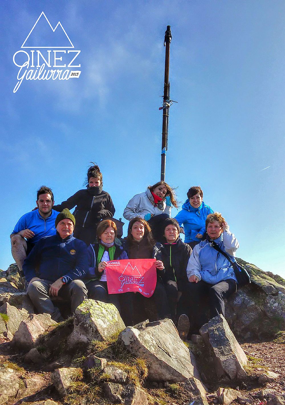 Mendaur - Maite Petrirenak, senide eta lagunekin batera (Ion, Itziar, Roxa, Olaia, Javier, Miren, Laurita eta Marisol), Mendaur gailurra babestu zuen atzo. Aupa Petrirena-Otxandorena familia!