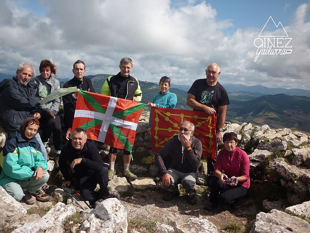Gaztelu - Iratxo elkarteko kide andana Gaztelu mendian. Gora Oinez Gailurra!!!