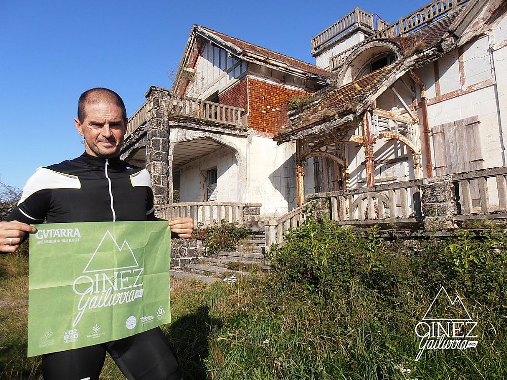 Aizkolegi - Argazkian bakarrik, baino haunitz jende gogoan!!! Aizkolegiko jauregitik, agur bero bat denei. 2015-10-01