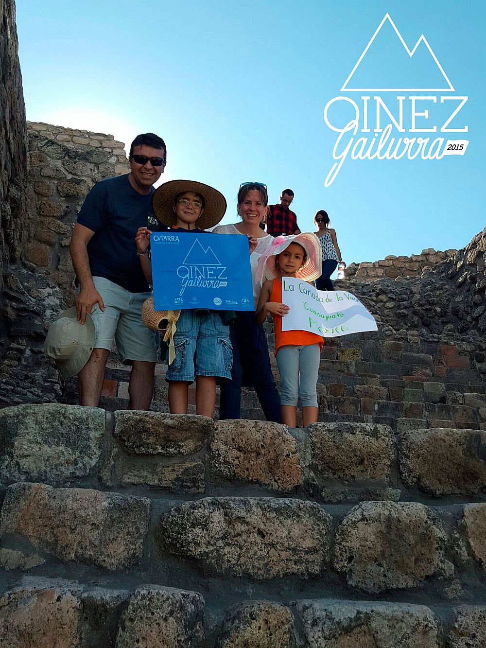 CAÑADA DE LA VIRGEN - Gailurra data: irailak 27 Toña Etcheverry eta Javier Tapiak bizitoki duten Mexikon egin dute gailurra beren seme-alaba Iñigo eta Nerearekin. Jaitsieran, aitatxi Grazian eta amatxi Maria Angeles baztandarrak zituzten zain.