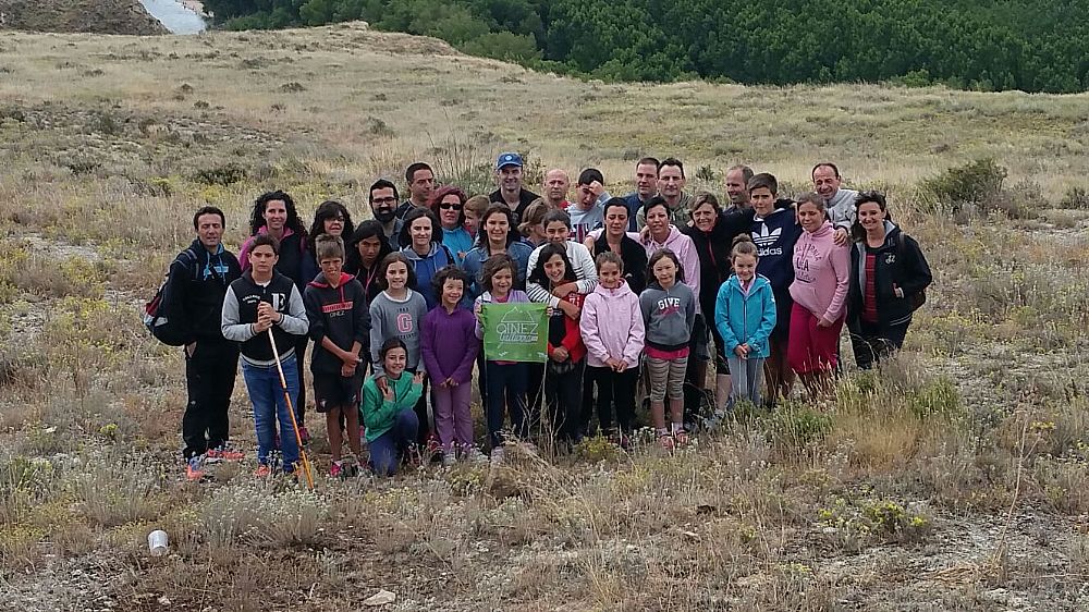 Kostalera - Santa Cruz del domingo dia 19 de junio. Es una ermita que hay en Andosilla que se llama Santa Cruz. Solo sale un banderin pero cogimos dos en homenaje a dos personas muy cercanas fallecidas que tienen un arbol plantado en esa zona.