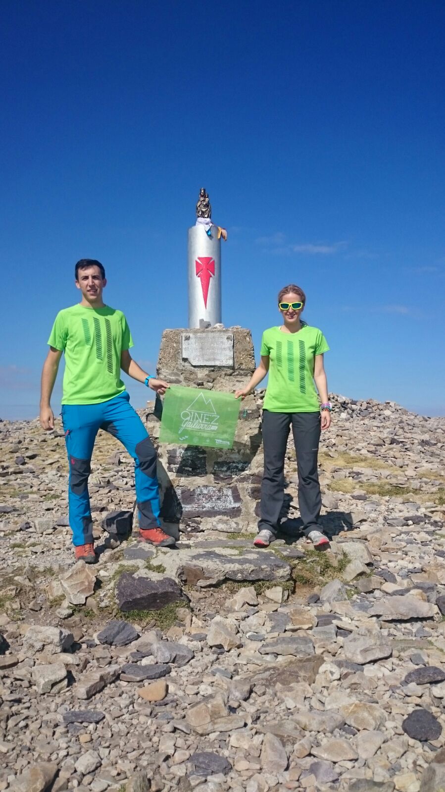 Moncayo - Hemen bidaltzen dizkizuegu gaurko egunean Moncayorako igoeran ateratako argazkiak, gailurra babestua izanda. Eskerrik asko danagatik eta HARTU, TENKA, TIRA!! Iosu Cariñanos eta Tanya Sainz