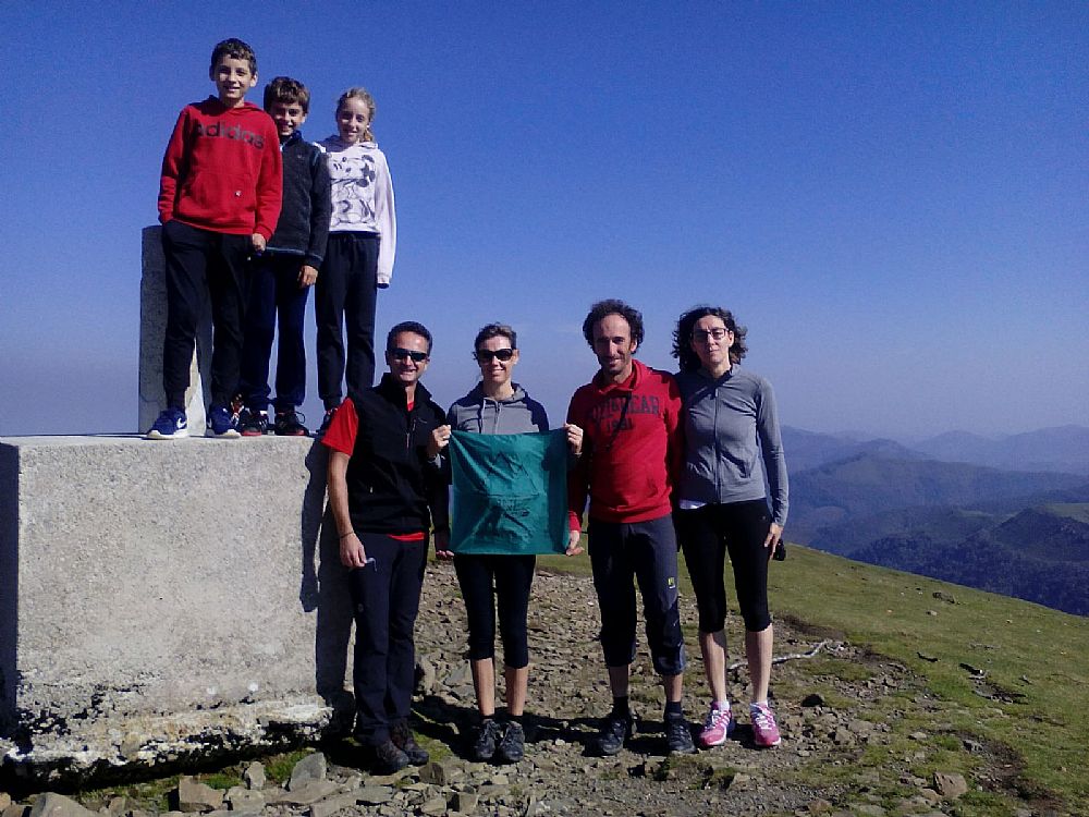 Saioa - Mikel,Jon Ander, Sara, Juan, Alfonso, Blanca eta ni, Iratxe, Saioa mendira joan gara. Ze egun ederra!Aupa oinez gailurra!