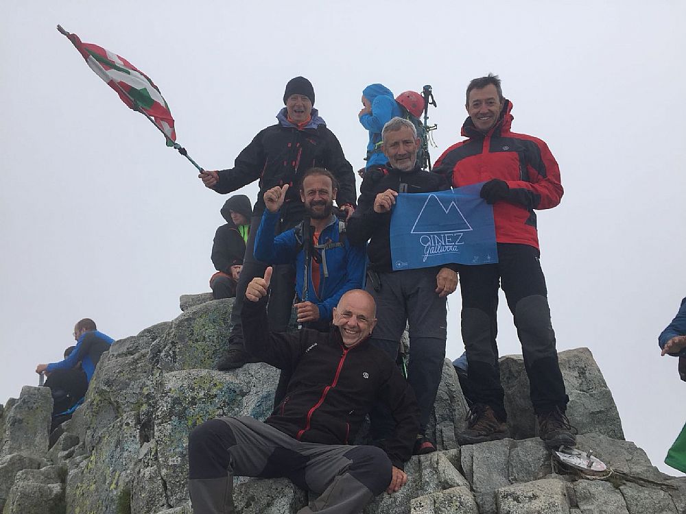 Rysy (Polonia) - Rysy mendian (2503m. Eslovakia - Polonia) egindako tontorra Peio, Juanjo, Zulu eta Aspi