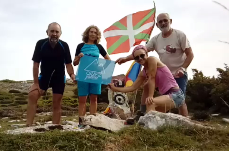 Andia - Andian ibilbidea. Idoia, Feli, Juan Manuel eta Mikel Euskal Herriko erdigune geografikoan.